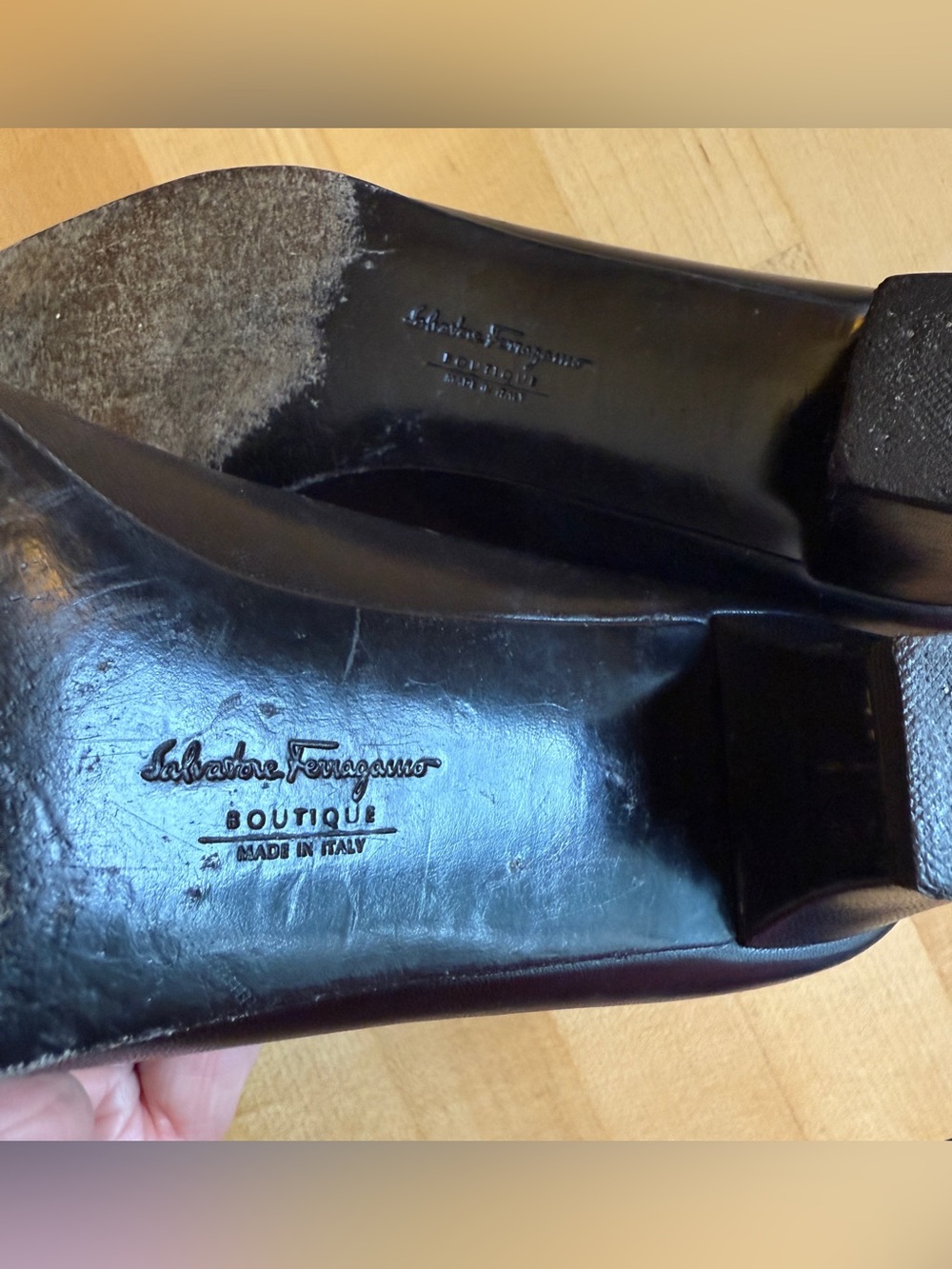 Salvatore Ferragamo Boutique Leather Black Chain Pumps Low Heels 8.5 AA Italy - Picture 8 of 13